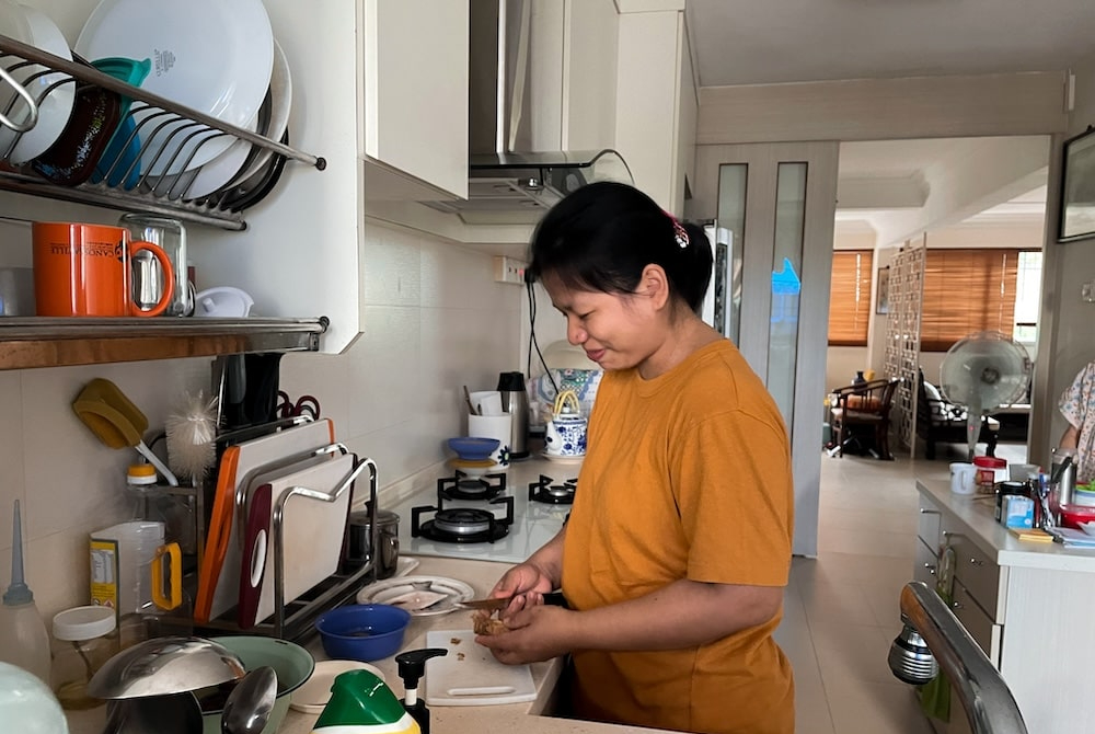 Làm giúp việc, cô gái được thưởng Tết “xịn” hơn khối dân văn phòng: Túi Chanel và xấp tiền mệnh giá cao nhất!- Ảnh 2.