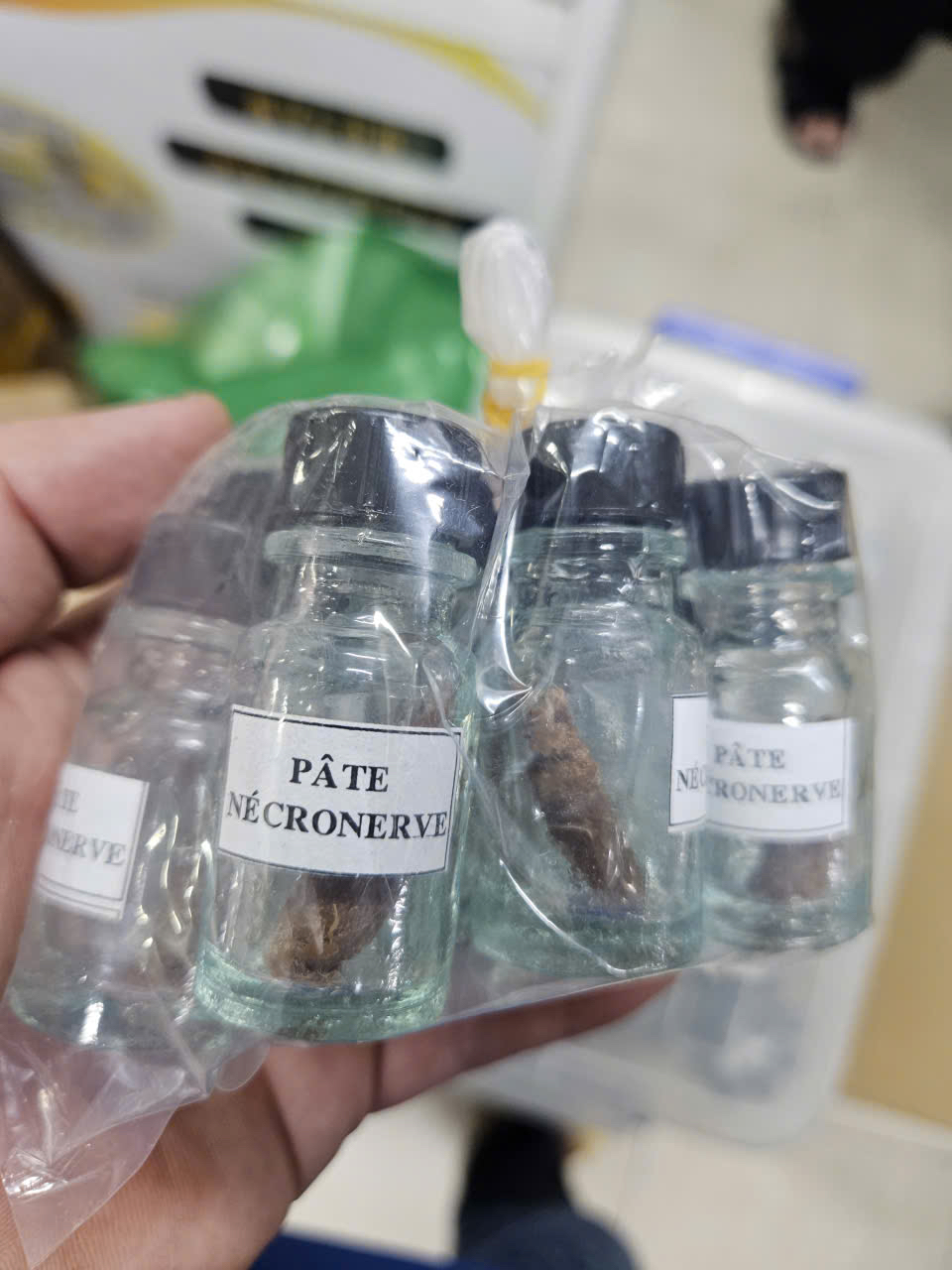 Công an TPHCM 3 người bán chất kịch độc cho các phòng nha khoa - Ảnh 2.