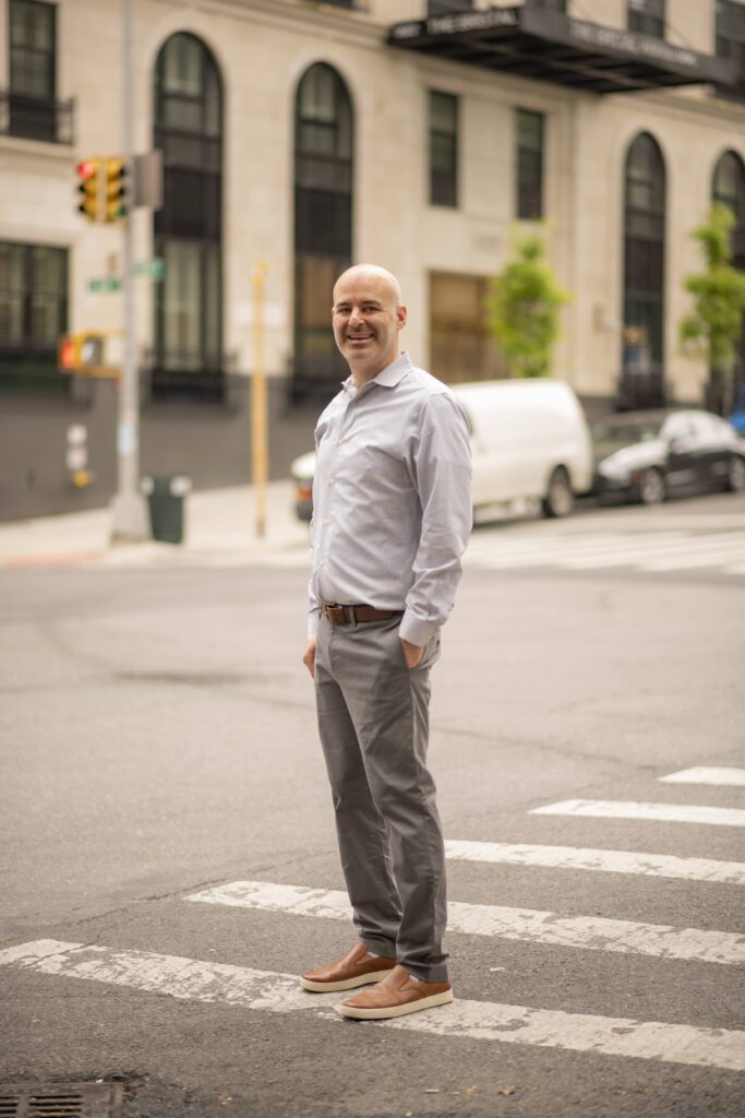 Thất nghiệp, thạc sĩ trường top đầu, cựu lãnh đạo cấp cao đi làm shipper giao đồ ăn- Ảnh 1.