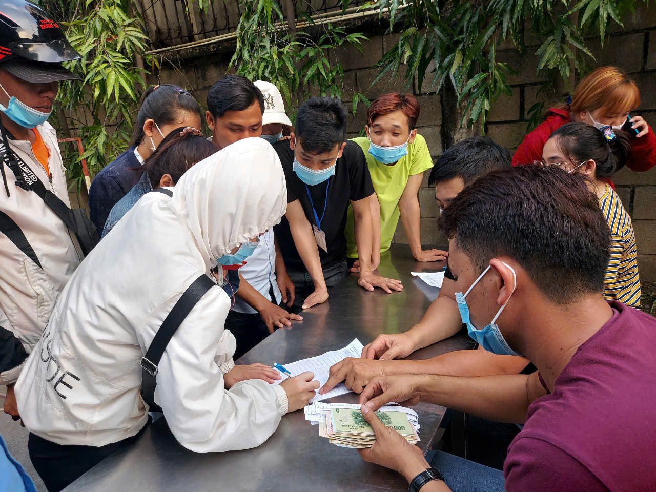 Chi trả tiền lương từ 5 triệu đồng: Thiếu chứng từ không dùng tiền mặt sẽ không được trừ thuế - Ảnh 1.