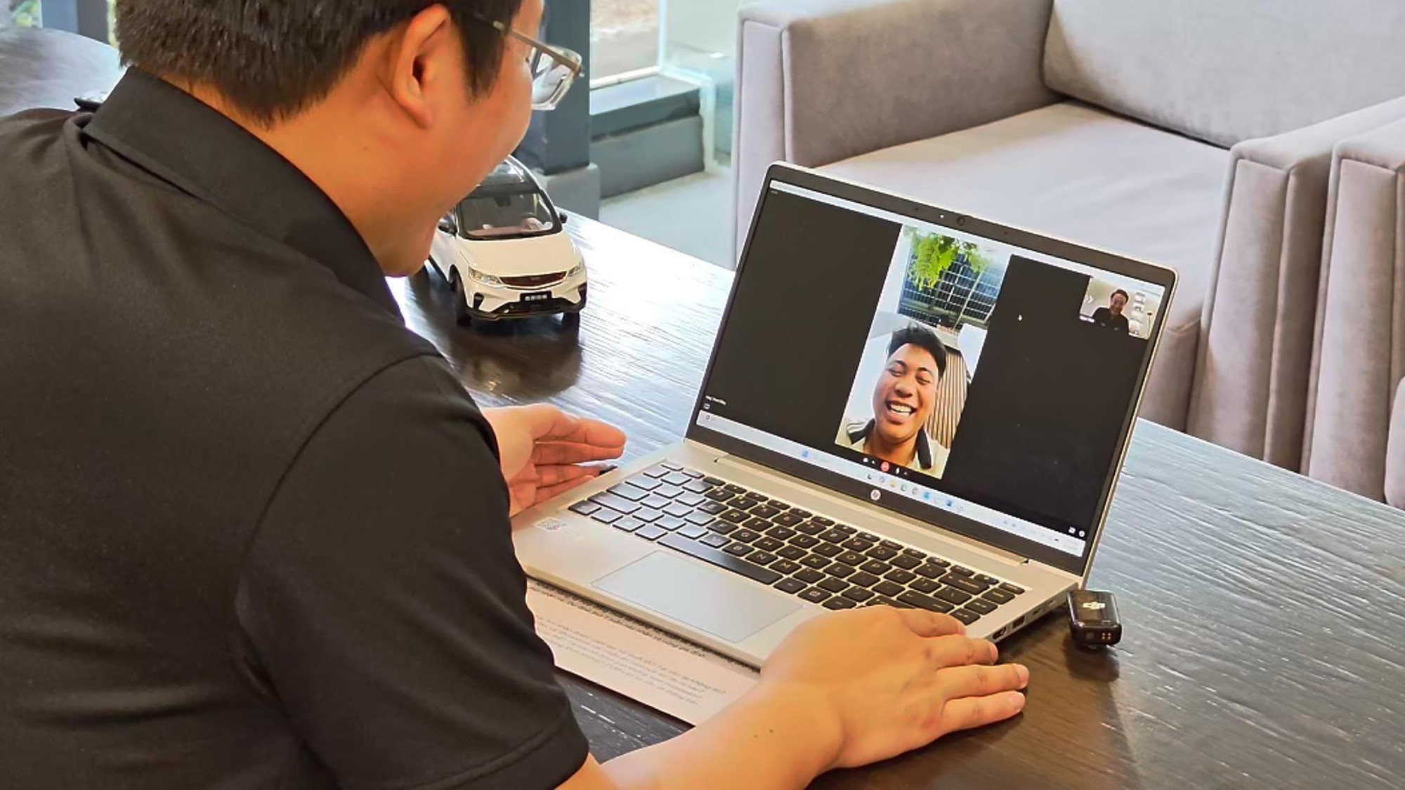 Khách hàng trúng Geely Coolray sau livestream: “Tôi tưởng cuộc gọi từ hãng là lừa đảo” - Ảnh 2.