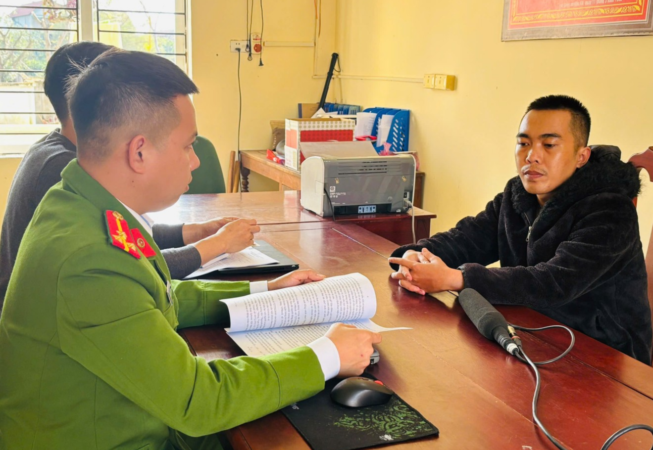 Nhận 2 triệu đồng tiền chuyển khoản, một thanh niên sinh năm 1999 bị công an điều tra - Ảnh 1.