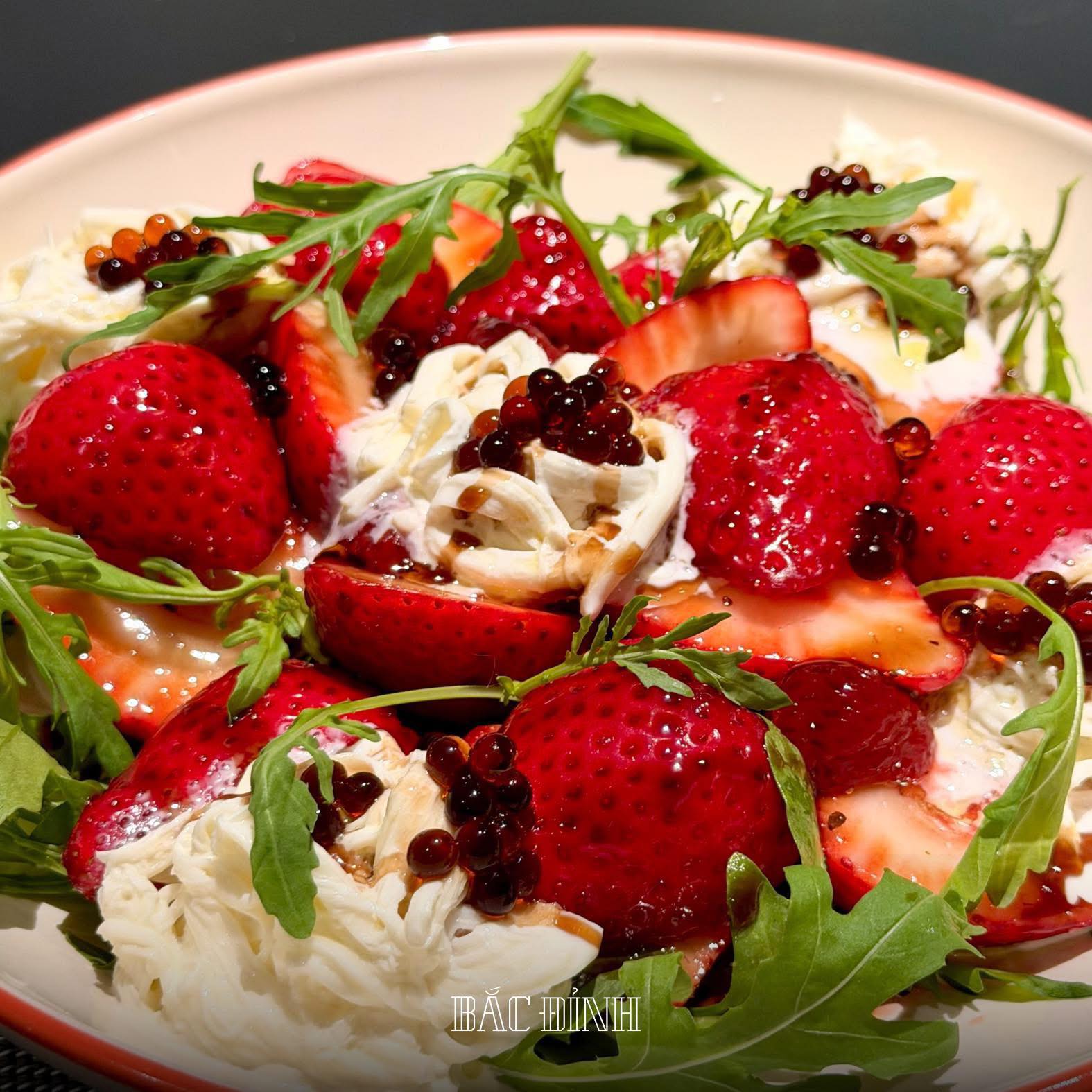 Giải mã món salad dâu "đắt buốt ruột" 770k khuấy đảo MXH và công thức đu trend ngon chuẩn vị từ "nàng thơ" Hà Cúc - Ảnh 6.