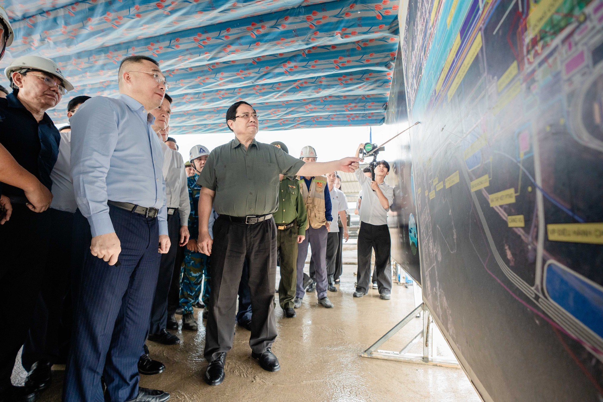 Thủ tướng đề nghị phát huy tinh thần "chỉ bàn làm, không bàn lùi" tại các dự án phục vụ APEC- Ảnh 4.