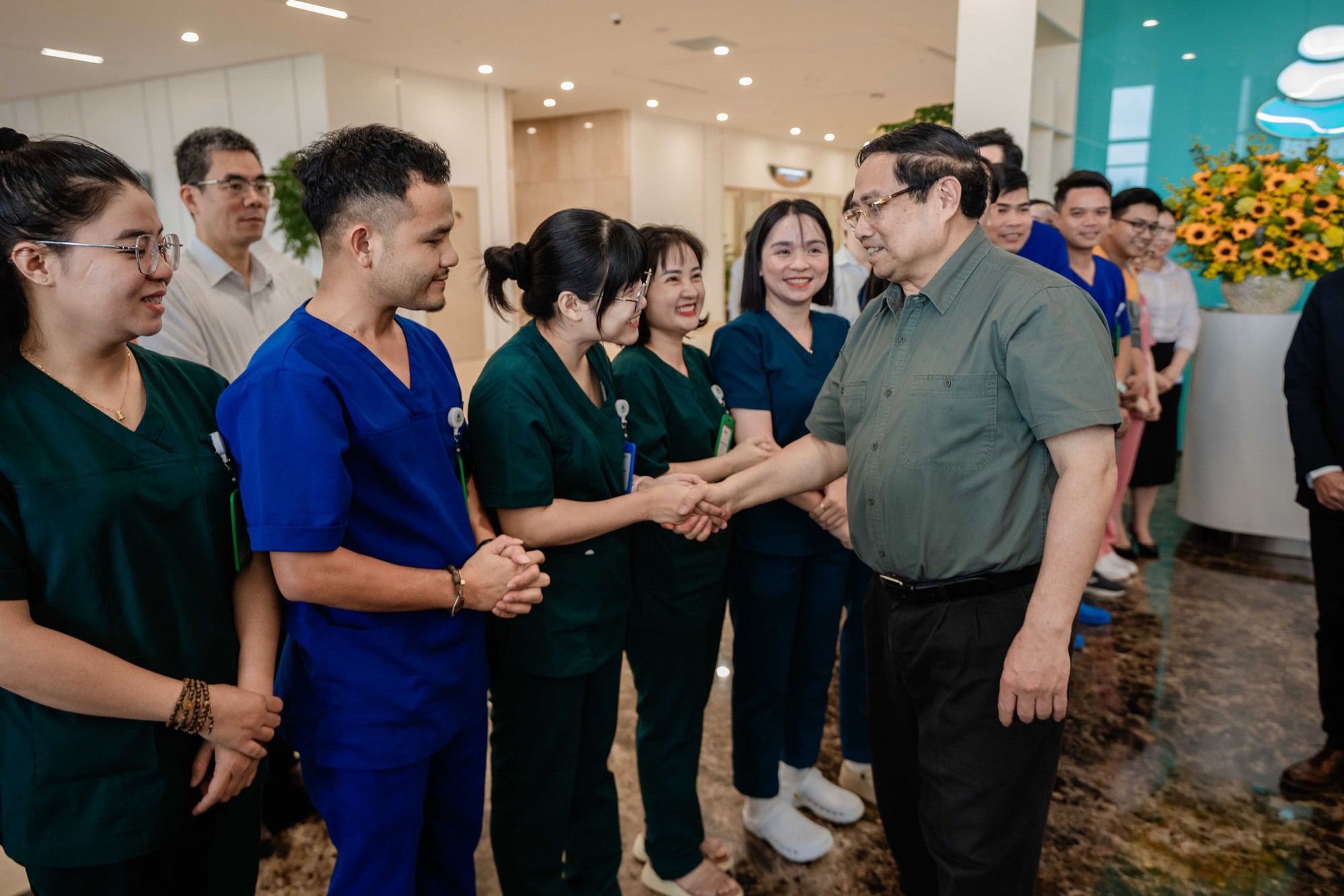 Thủ tướng đề nghị phát huy tinh thần "chỉ bàn làm, không bàn lùi" tại các dự án phục vụ APEC- Ảnh 17.