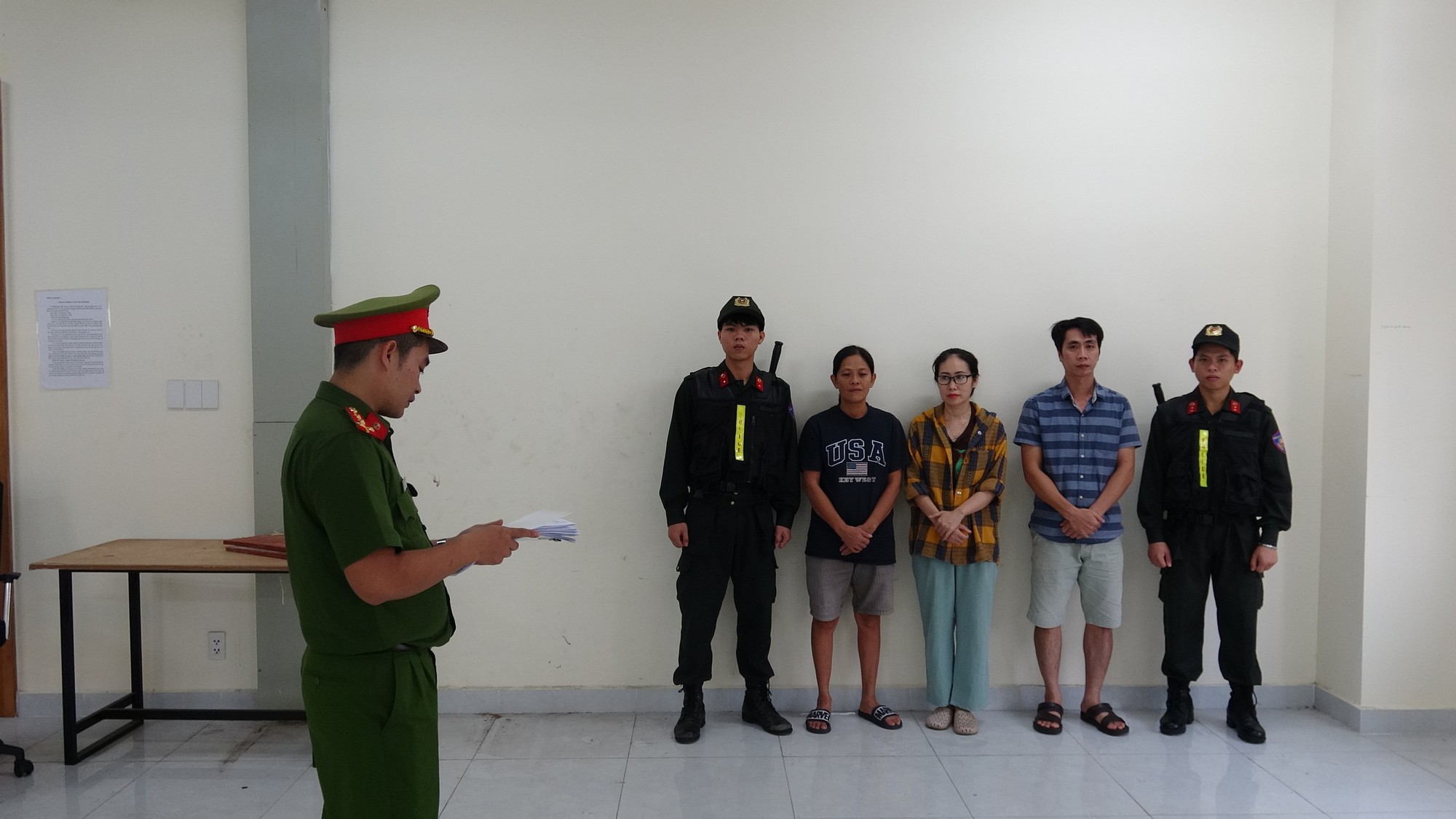 Công an TPHCM 3 người bán chất kịch độc cho các phòng nha khoa - Ảnh 1.