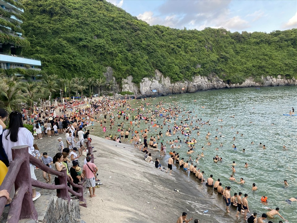Bãi biển miền Bắc du khách đi mùa đông mà phải thốt lên: "Cứ ngỡ đang ở trời Âu!" - Ảnh 4.