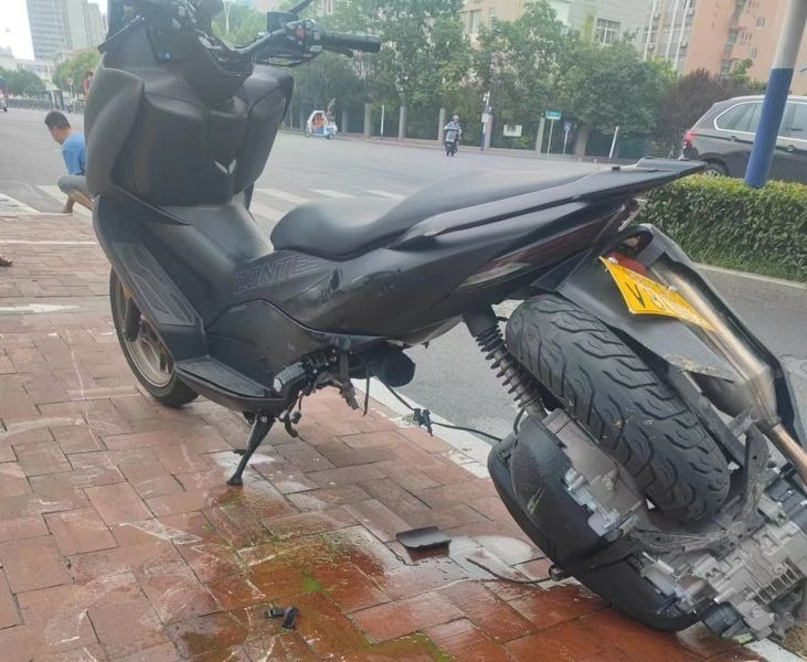 Xe tay ga 300cc giá chỉ hơn 70 triệu, bảo hành tận 6 năm: "Món hời" thế kỷ hay "cú lừa" từ hãng xe Trung Quốc? - Ảnh 4.