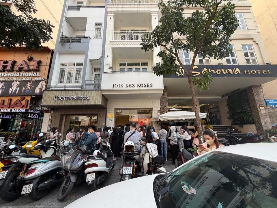 Drama săn áo dài ồn nhất lúc này: Mua khó hơn vàng, brand nhận bão phẫn nộ về cách xử lý- Ảnh 11. Drama săn áo dài ồn nhất lúc này: Mua khó hơn vàng, brand nhận bão phẫn nộ về cách xử lý- Ảnh 11.