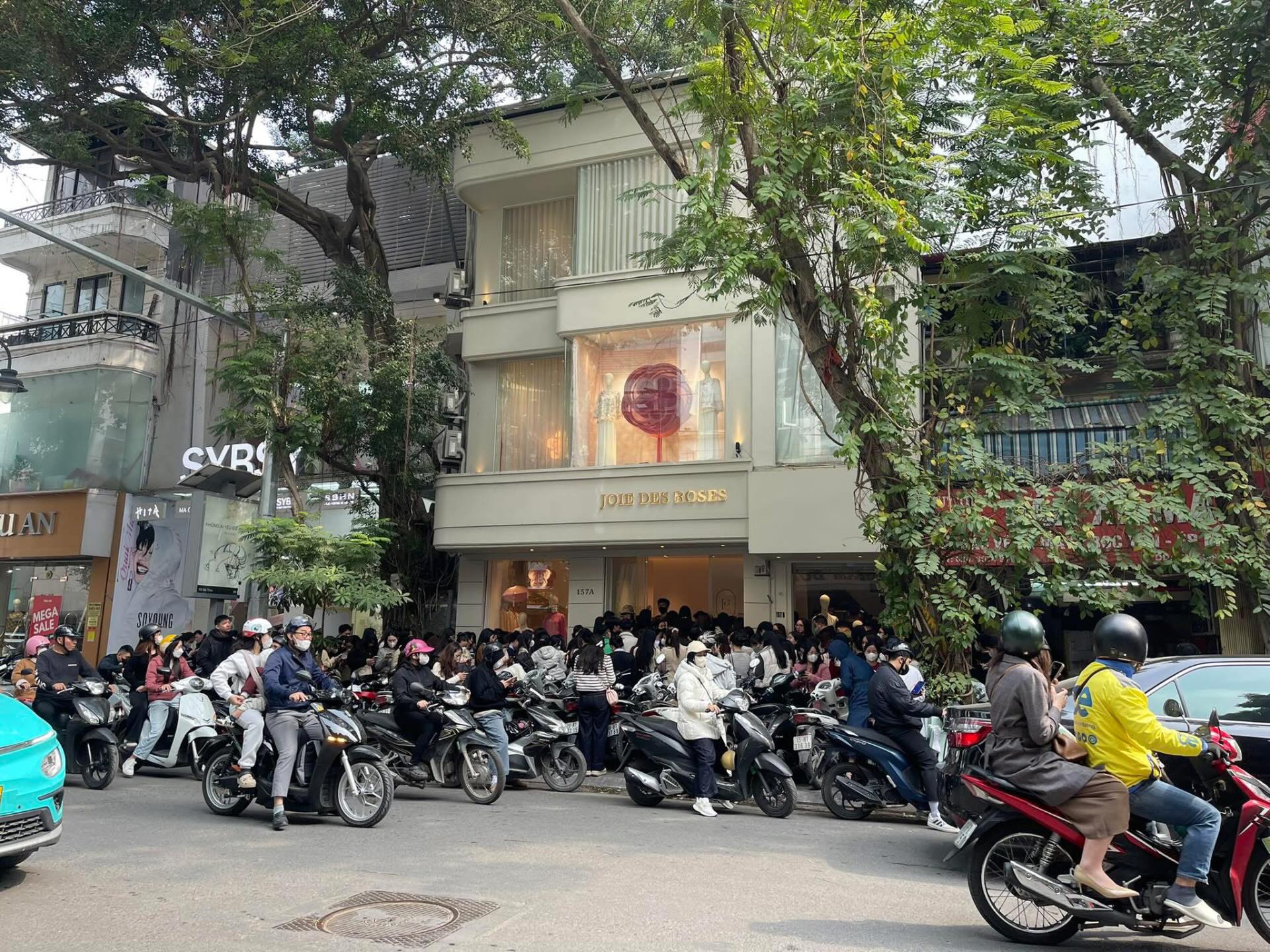 Drama săn áo dài ồn nhất lúc này: Mua khó hơn vàng, brand nhận bão phẫn nộ về cách xử lý- Ảnh 12. Drama săn áo dài ồn nhất lúc này: Mua khó hơn vàng, brand nhận bão phẫn nộ về cách xử lý- Ảnh 12.