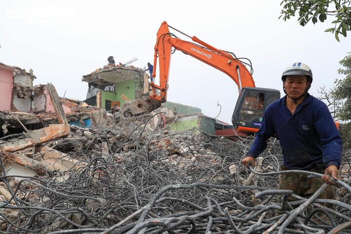 Hà Nội gấp rút giải phóng mặt bằng, đẩy nhanh thi công tuyến đường Tam Trinh- Ảnh 4.