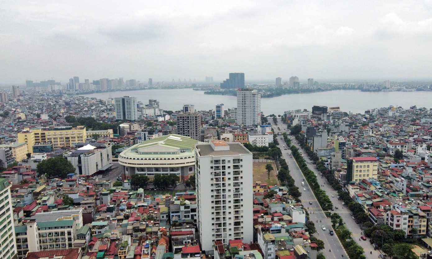 Giá nhà đất ven hồ Tây chạm mốc gần 2 tỷ đồng/m²- Ảnh 1.