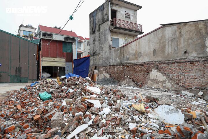 Hà Nội gấp rút giải phóng mặt bằng, đẩy nhanh thi công tuyến đường Tam Trinh- Ảnh 7.