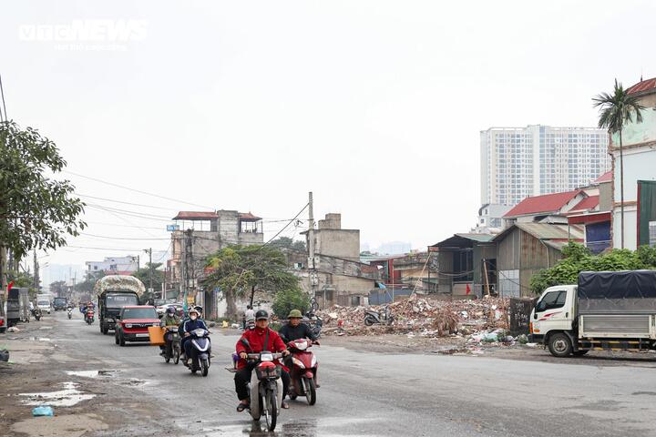 Hà Nội gấp rút giải phóng mặt bằng, đẩy nhanh thi công tuyến đường Tam Trinh- Ảnh 1.