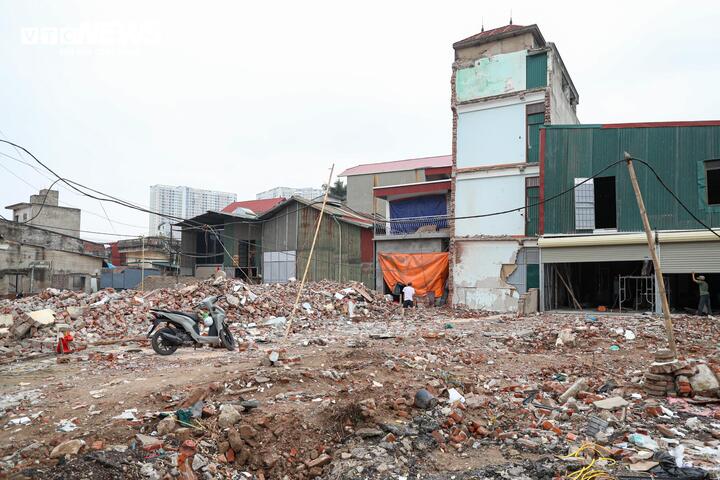 Hà Nội gấp rút giải phóng mặt bằng, đẩy nhanh thi công tuyến đường Tam Trinh- Ảnh 3.