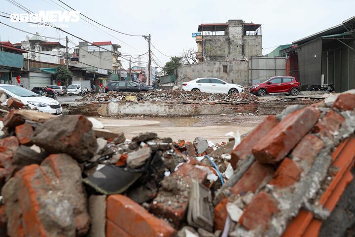 Hà Nội gấp rút giải phóng mặt bằng, đẩy nhanh thi công tuyến đường Tam Trinh- Ảnh 6.