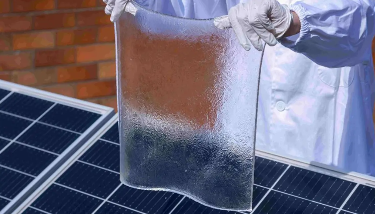 Phát minh "lớp da dẻo đổ mồ hôi" này có thể "xóa sổ" nỗi lo dai dẳng của ngành pin mặt trời toàn cầu - Ảnh 1.