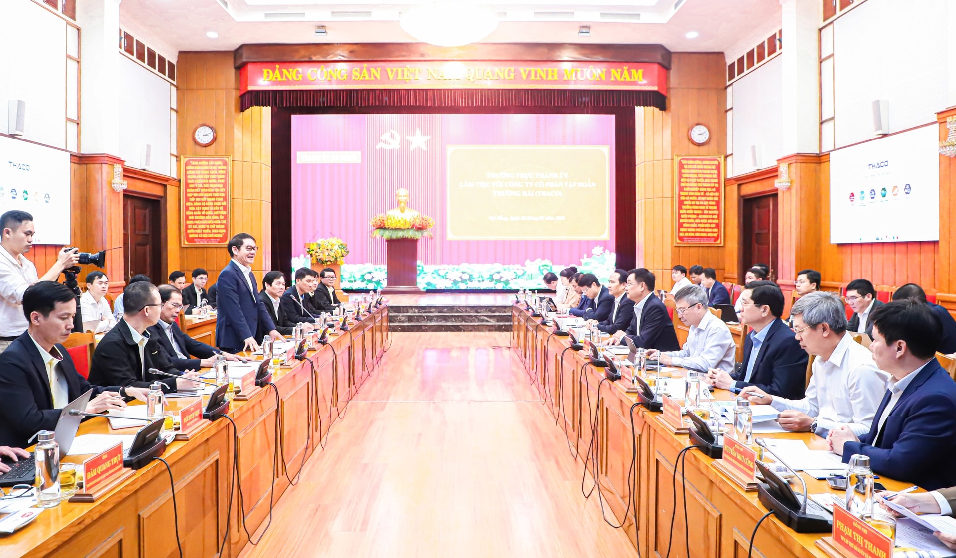 Tỷ phú Trần Bá Dương xuất hiện tại một cuộc họp quan trọng, loạt dự án trọng điểm của Thaco có tiến triển lớn- Ảnh 1.