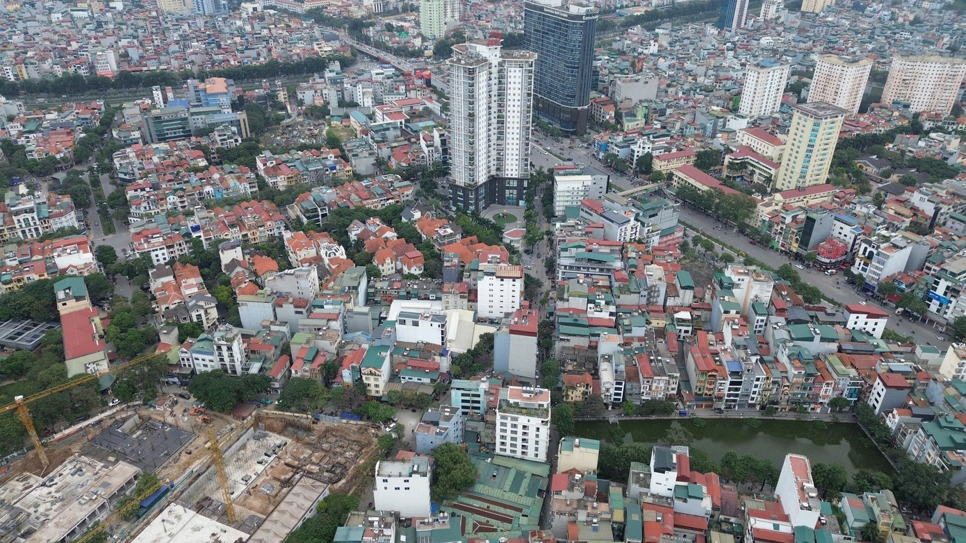 Hà Nội di dời hơn 860.000 dân nội đô: Nỗi lo sinh kế và bài toán dịch vụ đi kèm- Ảnh 1.