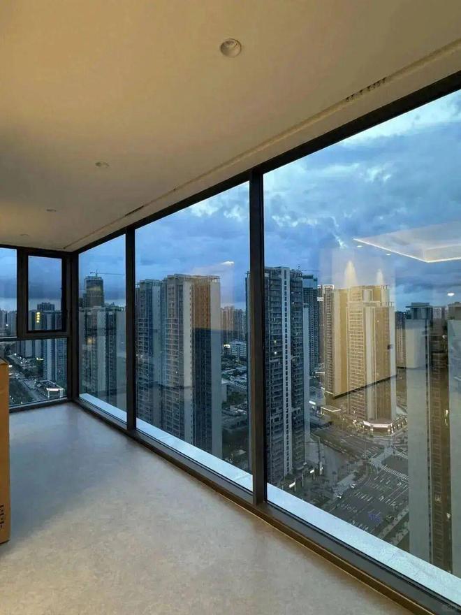 Sống tầng 33 ba năm, tôi ngộ ra một sự thật phũ phàng: Thời gian chờ thang máy còn dài hơn thời gian nghỉ ngơi- Ảnh 2.