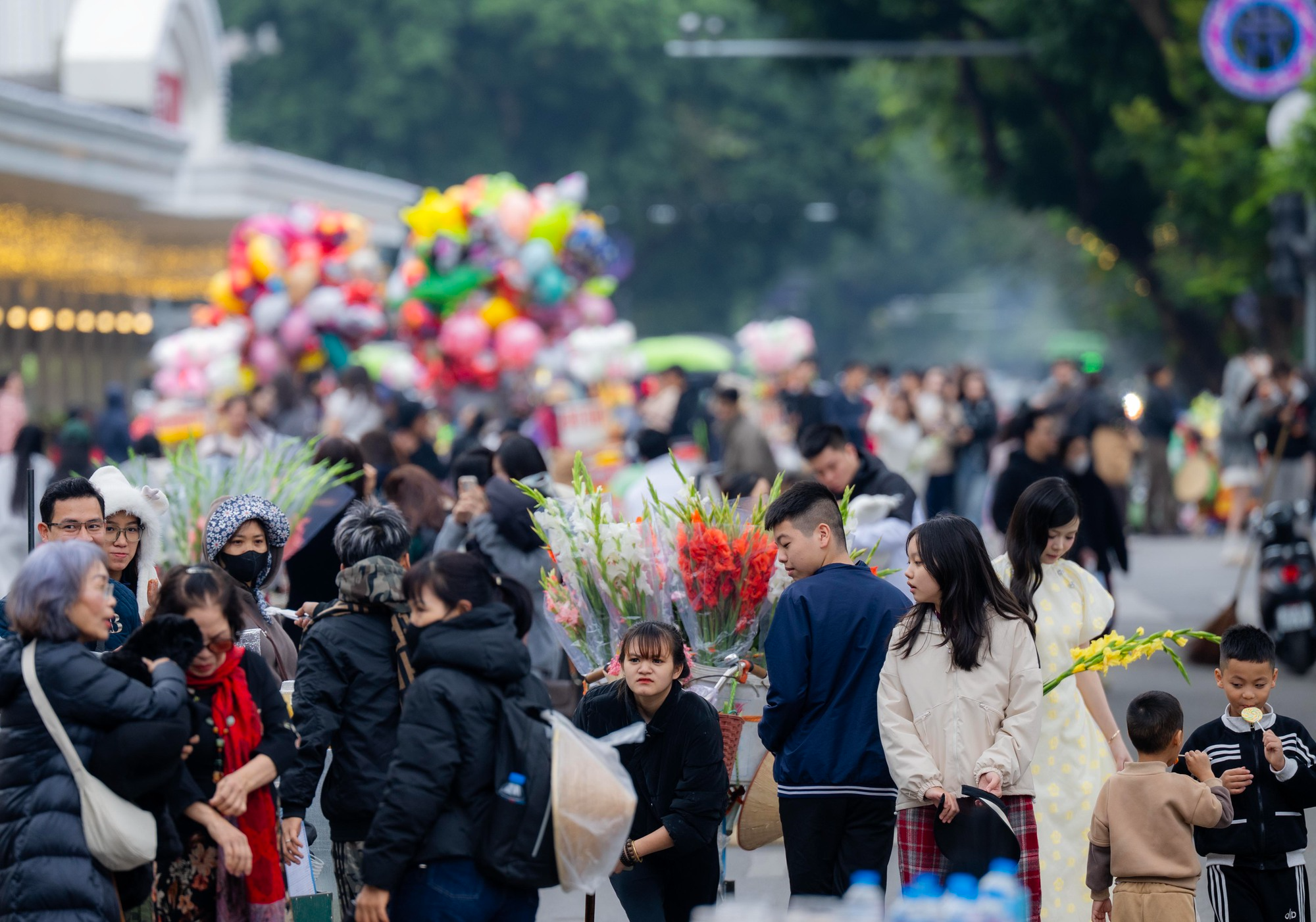 Tết Nguyên đán: Tận hưởng đi, vì ngay cả sự "phiền phức" cũng có cái hay của nó!- Ảnh 1. Tết Nguyên đán: Tận hưởng đi, vì ngay cả sự "phiền phức" cũng có cái hay của nó!- Ảnh 1.