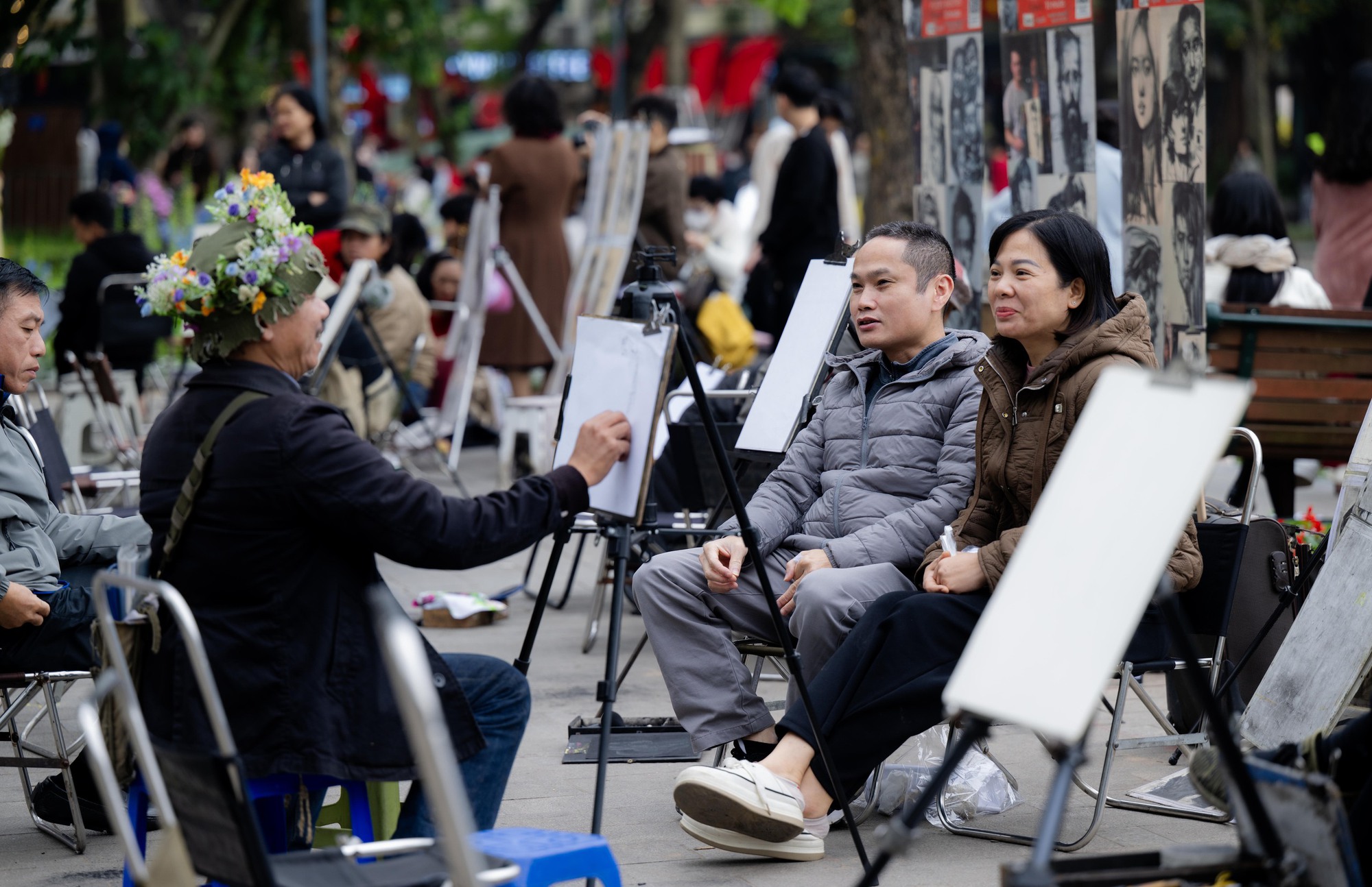 Một dịch vụ ở Hồ Gươm hốt bạc dịp Tết dương lịch, ung dung "đút túi" 3 triệu mỗi ngày- Ảnh 18. Một dịch vụ ở Hồ Gươm hốt bạc dịp Tết dương lịch, ung dung "đút túi" 3 triệu mỗi ngày- Ảnh 18.