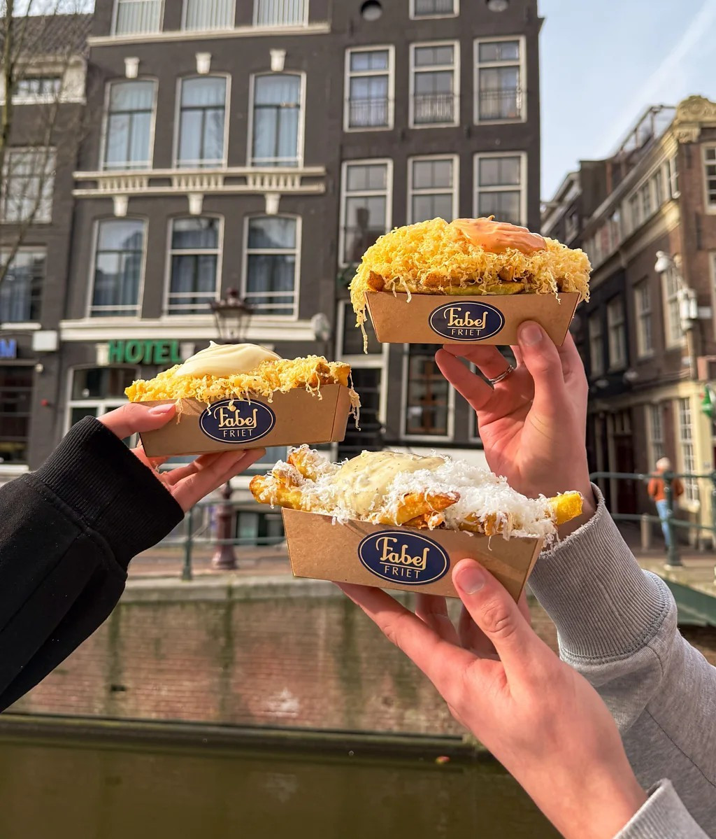 Phong trào xếp hàng để mua đồ ăn gây sốt- Ảnh 2.