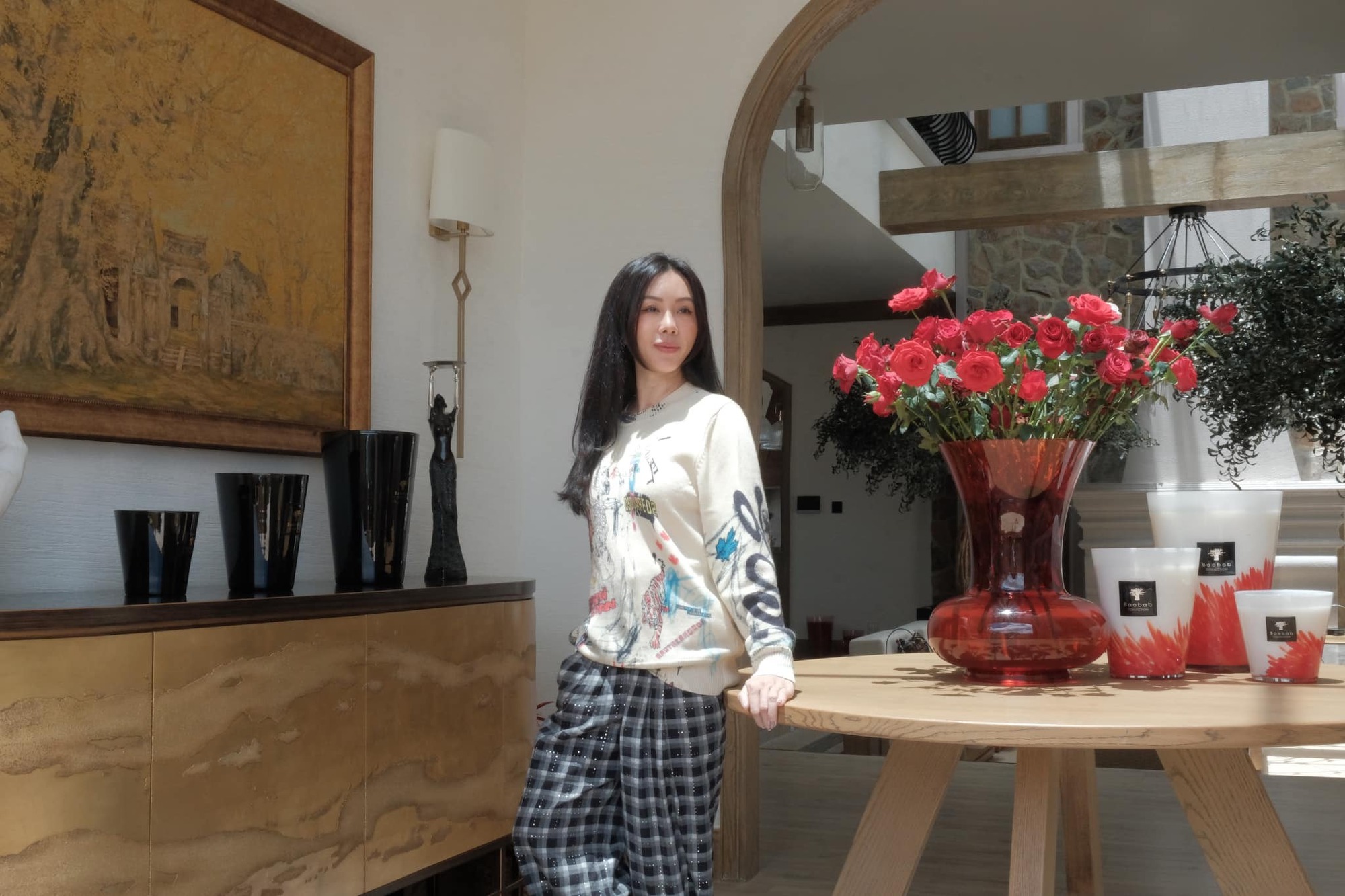 Dinh thự lộng lẫy như lâu đài của "Hoa hậu thơm nhất Việt Nam" - Ảnh 7. Dinh thự lộng lẫy như lâu đài của "Hoa hậu thơm nhất Việt Nam" - Ảnh 7.