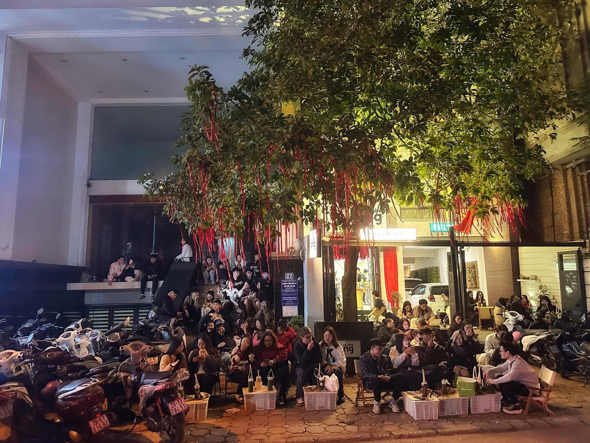 Tết Dương lịch “ăn nên làm ra”: Quán cafe, photobooth, thời trang doanh thu tăng 2-3 lần, xe ôm công nghệ kiếm 1,5 triệu/5 tiếng- Ảnh 3.