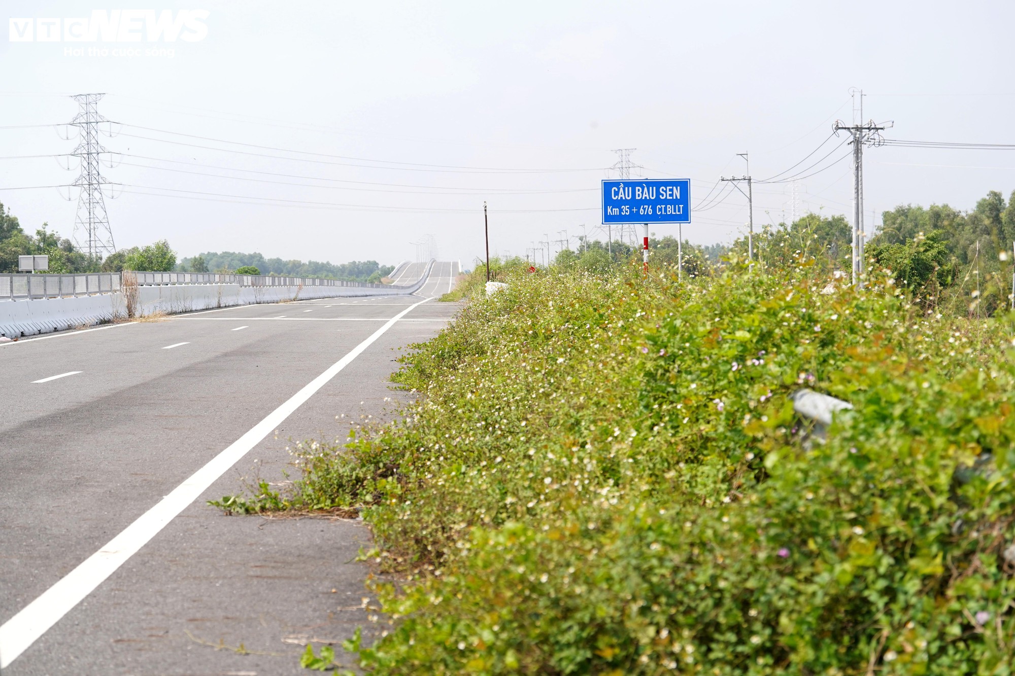 Cận cảnh đoạn cao tốc chưa thể khai thác do thiếu các điểm kết nối- Ảnh 5.