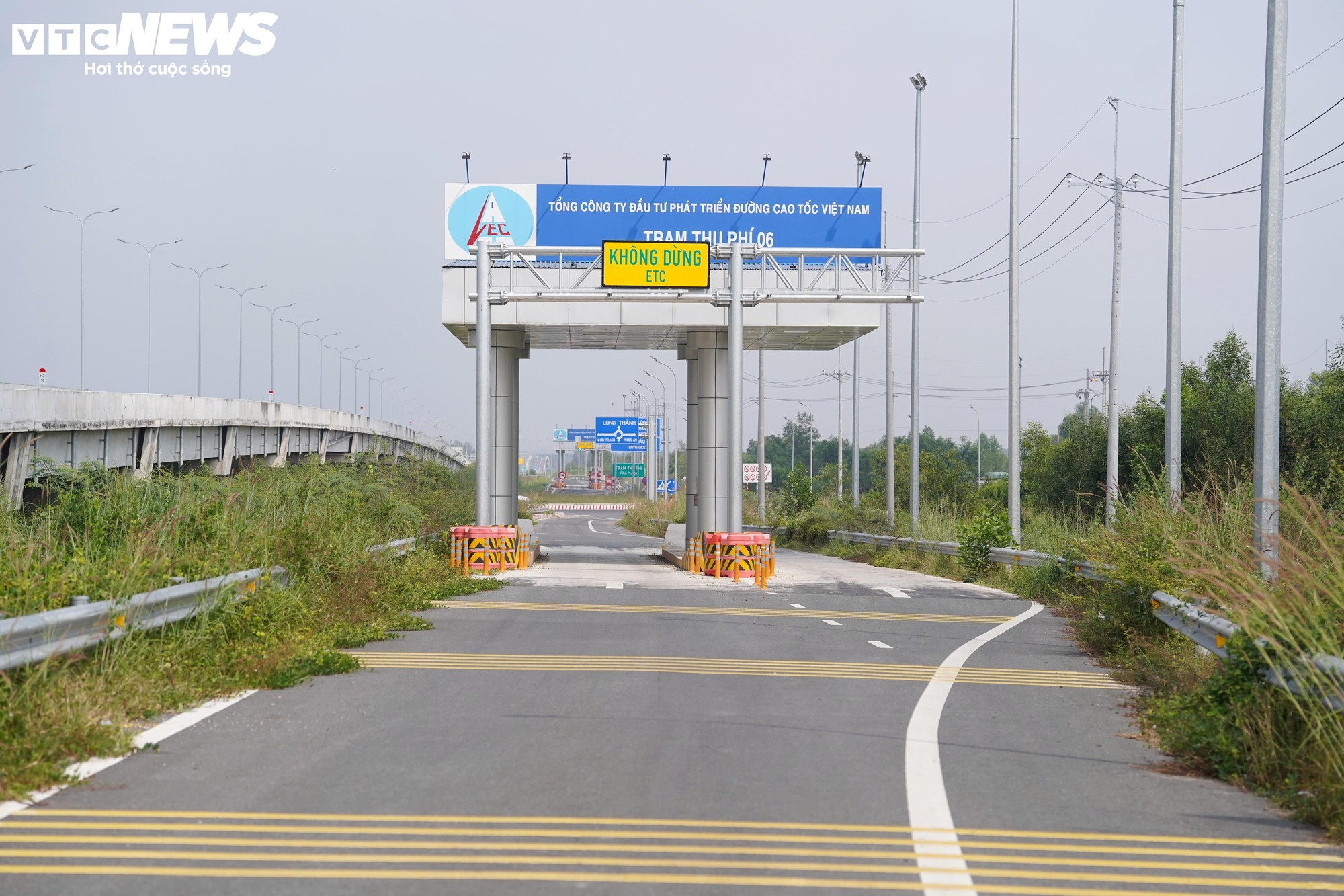 Cận cảnh đoạn cao tốc chưa thể khai thác do thiếu các điểm kết nối- Ảnh 4.