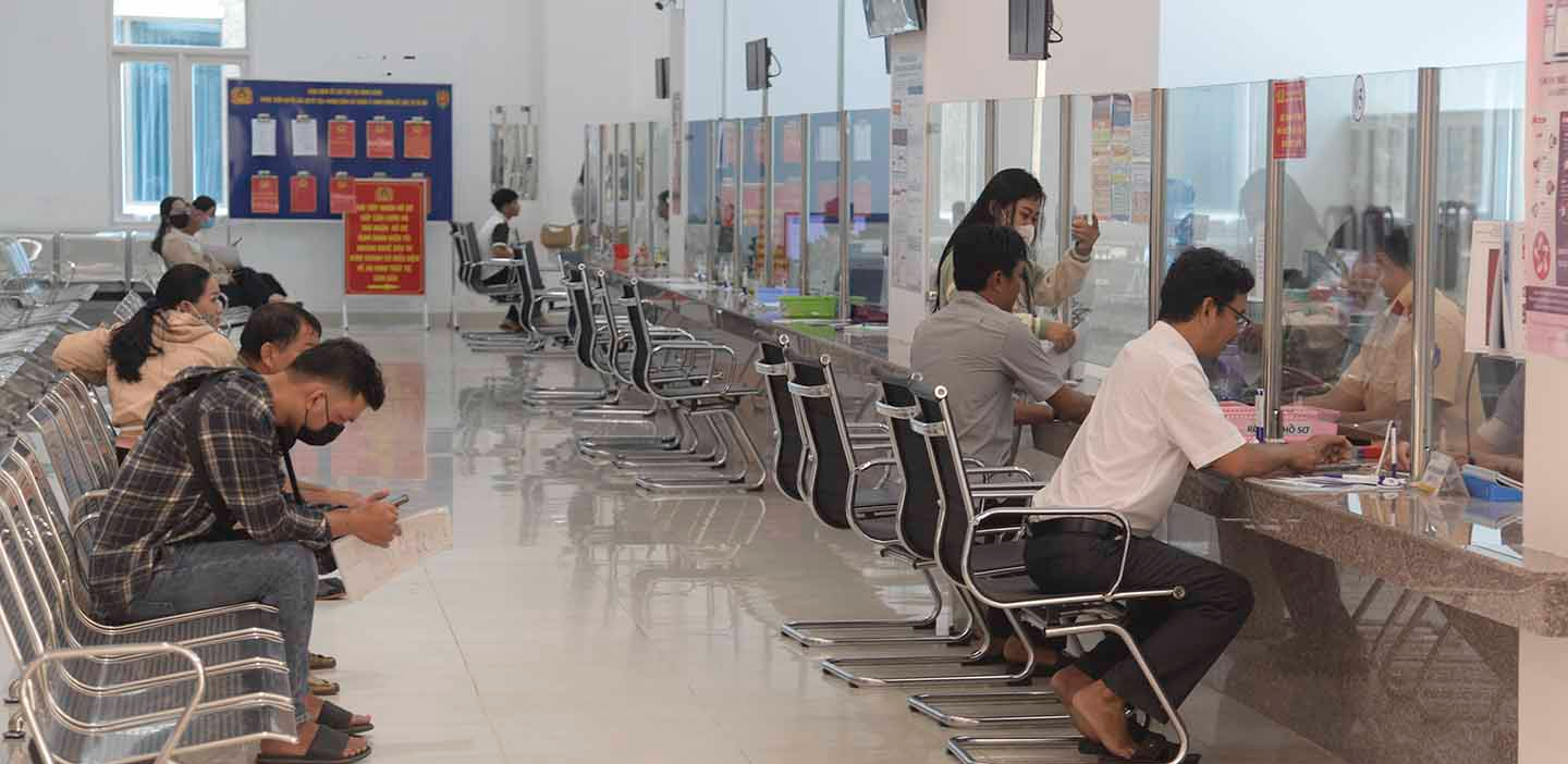 Chủ tịch UBND tỉnh Đồng Tháp ký quyết định quan trọng cho người dân và doanh nghiệp - Ảnh 2.