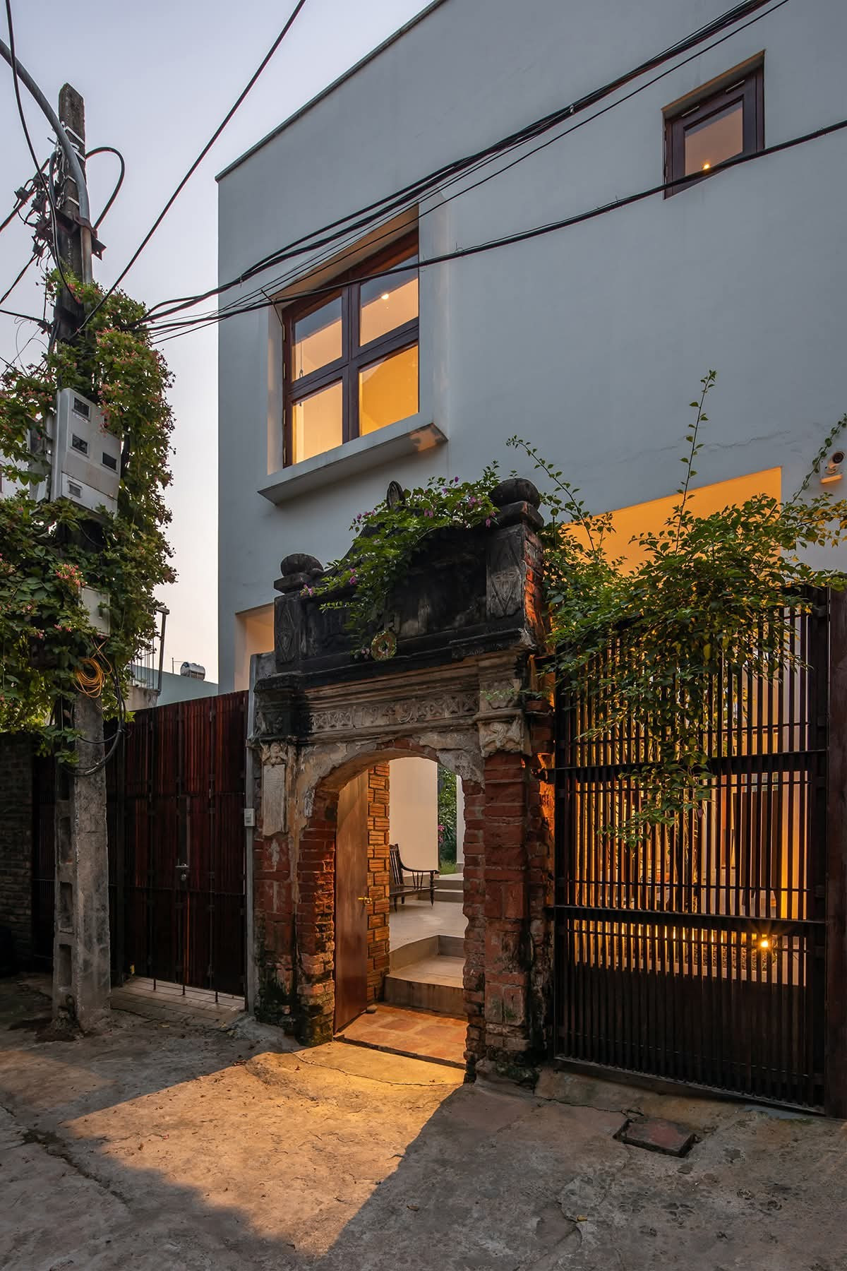 Ngôi nhà với chiếc cổng đặc biệt ở làng Ngọc Hồi- Ảnh 2.