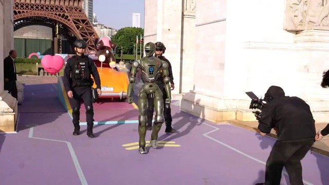 Robot 'kẻ hủy diệt' xuất hiện, tuần tra cùng cảnh sát Trung Quốc- Ảnh 4.