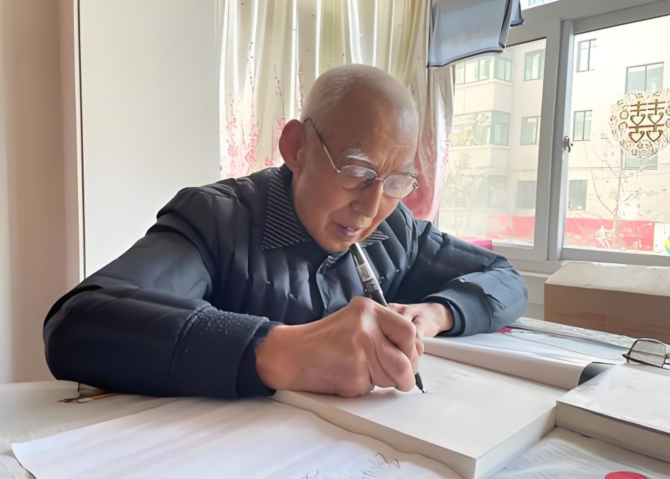 5 lần đổi di chúc mà vẫn bị các con tìm thấy, tôi vô tình phát hiện ra sự thật bàng hoàng trong căn phòng ngủ- Ảnh 1.