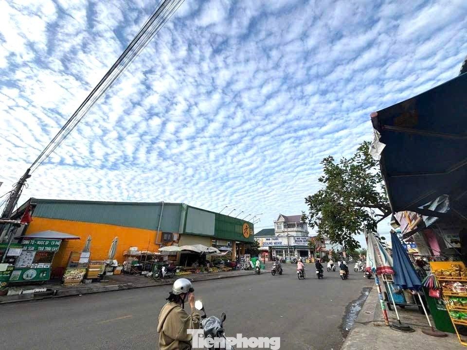 Giải mã hiện tượng ‘lưới mây’ bao phủ bầu trời TP.HCM- Ảnh 4.