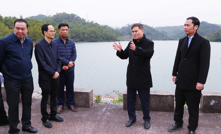 Quảng Ninh tính xây Trung tâm hành chính mới, có quảng trường chứa 100.000 người- Ảnh 2.