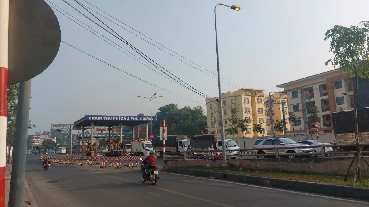 Vụ một cây cầu quan trọng ở TPHCM bị cảnh báo mất an toàn: Tiến hành sửa chữa các khe co giãn - Ảnh 3.