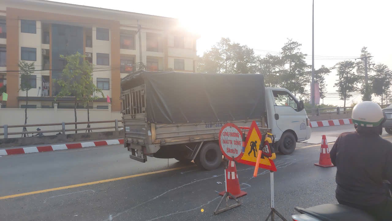 Vụ một cây cầu quan trọng ở TPHCM bị cảnh báo mất an toàn: Tiến hành sửa chữa các khe co giãn - Ảnh 4.