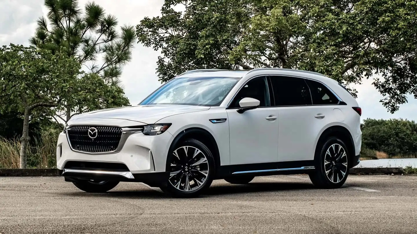 Hãng xe Nhật đầu tiên nhận cọc xe PHEV tại Việt Nam: Nhập khẩu nguyên chiếc, giá dự kiến 2,5 tỷ đồng- Ảnh 1.