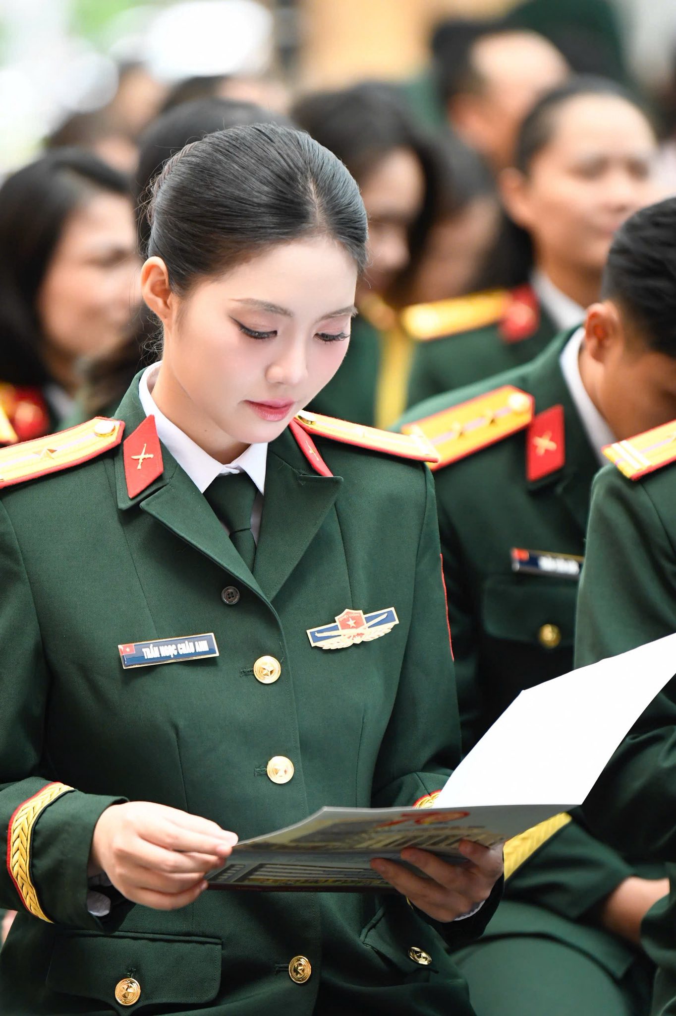 Mỹ nhân cao 1m70 mang quân hàm thiếu úy "lọt top tìm kiếm" với Đình Bắc: Từ gia thế đến học vấn đều đỉnh cao - Ảnh 6.