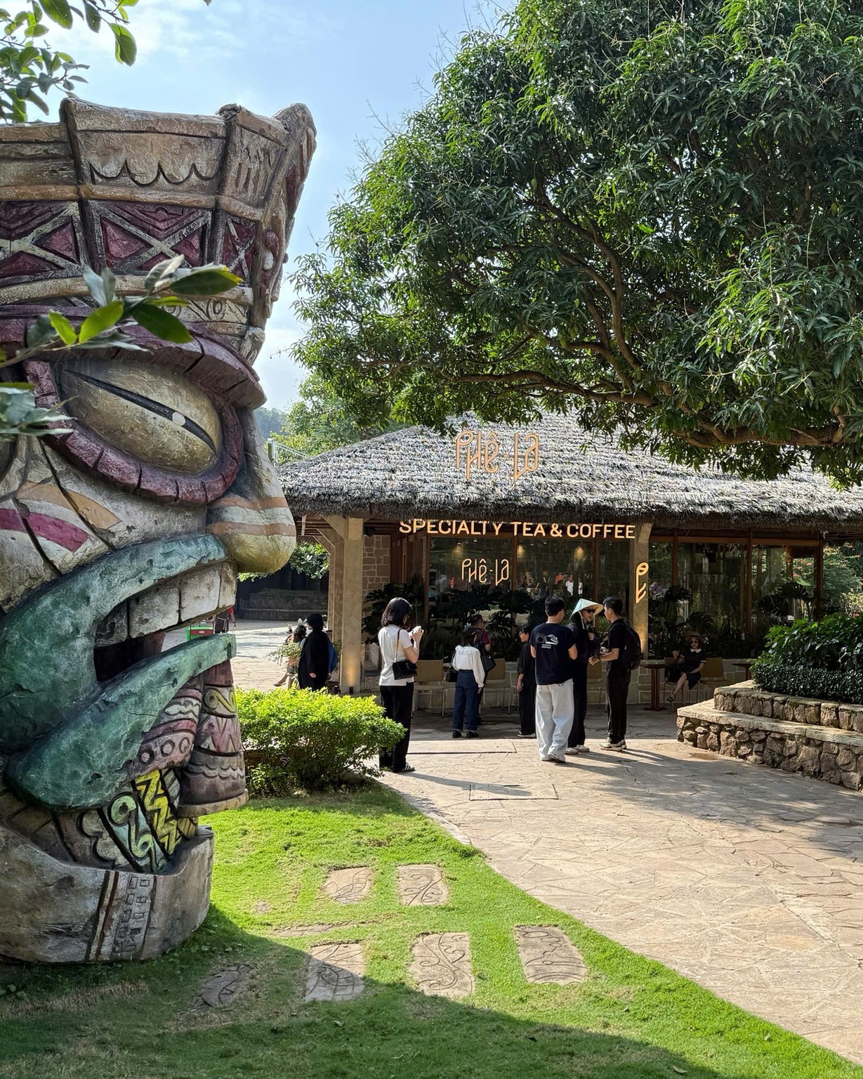 Tốn 1 triệu đồng mới được quyền mua một ly Phê La, chi nhánh mới khiến khách nghe xong muốn quay xe gấp- Ảnh 3. Tốn 1 triệu đồng mới được quyền mua một ly Phê La, chi nhánh mới khiến khách nghe xong muốn quay xe gấp- Ảnh 3.