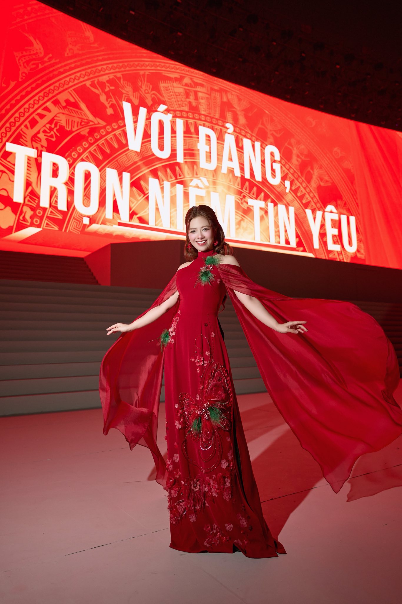 Giảng viên thanh nhạc đắt show nhất Việt Nam: Thủ khoa trường nghệ thuật, sự nghiệp lẫn nhan sắc đều lên hương- Ảnh 1.