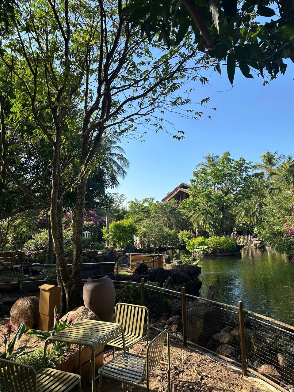 Tốn 1 triệu đồng mới được quyền mua một ly Phê La, chi nhánh mới khiến khách nghe xong muốn quay xe gấp- Ảnh 8. Tốn 1 triệu đồng mới được quyền mua một ly Phê La, chi nhánh mới khiến khách nghe xong muốn quay xe gấp- Ảnh 8.