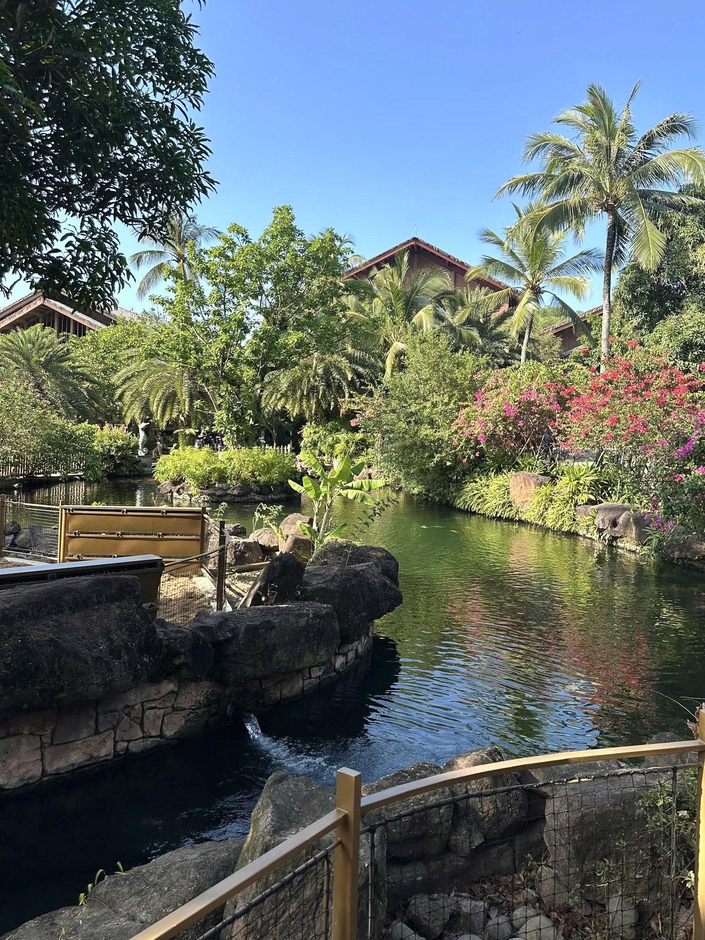 Tốn 1 triệu đồng mới được quyền mua một ly Phê La, chi nhánh mới khiến khách nghe xong muốn quay xe gấp- Ảnh 6. Tốn 1 triệu đồng mới được quyền mua một ly Phê La, chi nhánh mới khiến khách nghe xong muốn quay xe gấp- Ảnh 6.