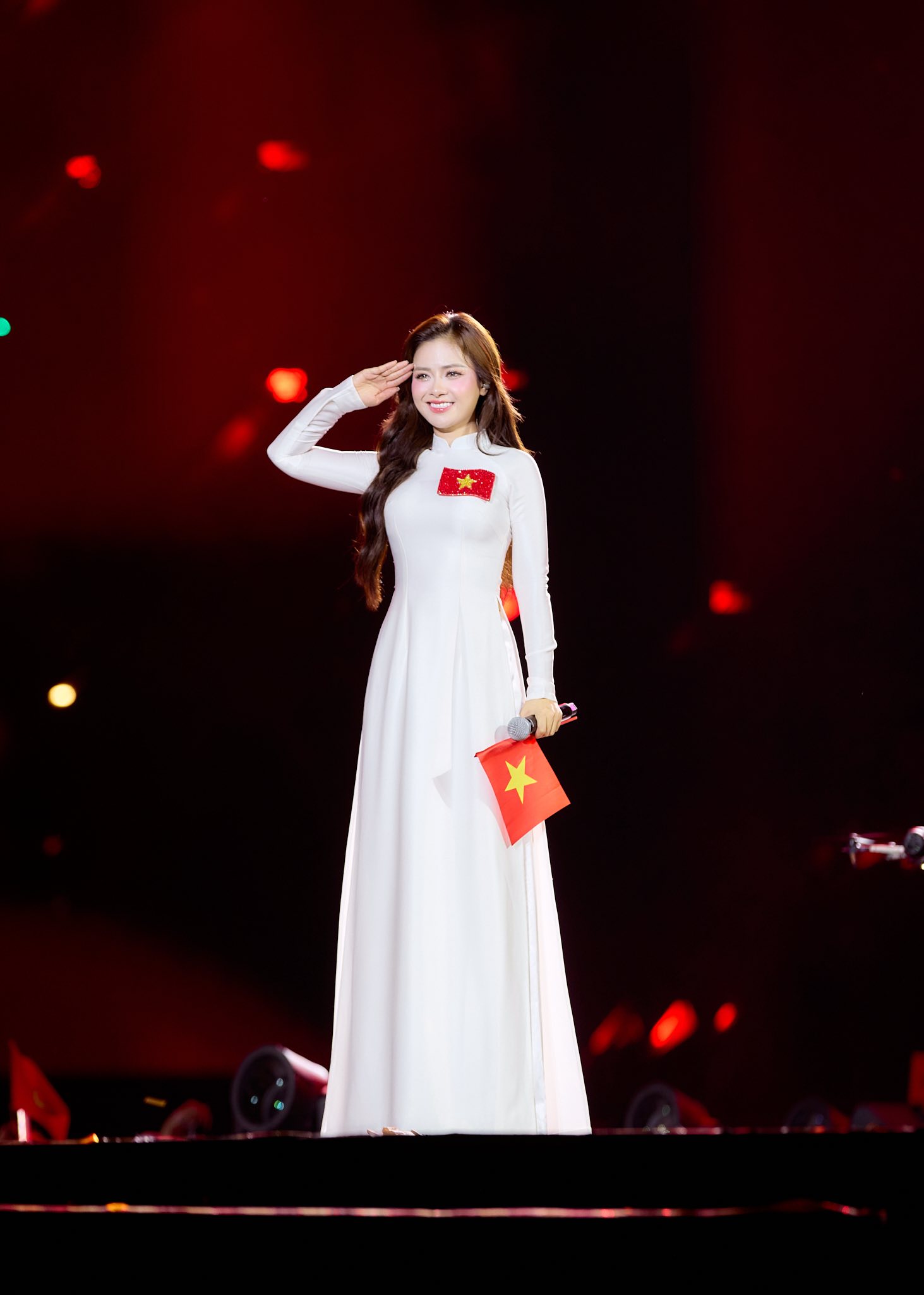 Giảng viên thanh nhạc đắt show nhất Việt Nam: Thủ khoa trường nghệ thuật, sự nghiệp lẫn nhan sắc đều lên hương- Ảnh 5.