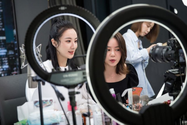 Sụp đổ vì vụ trốn thuế hơn 4.800 tỷ đồng, một “sao hạng A” giới livestream bí mật trở lại sau 3 năm biến mất?- Ảnh 4.