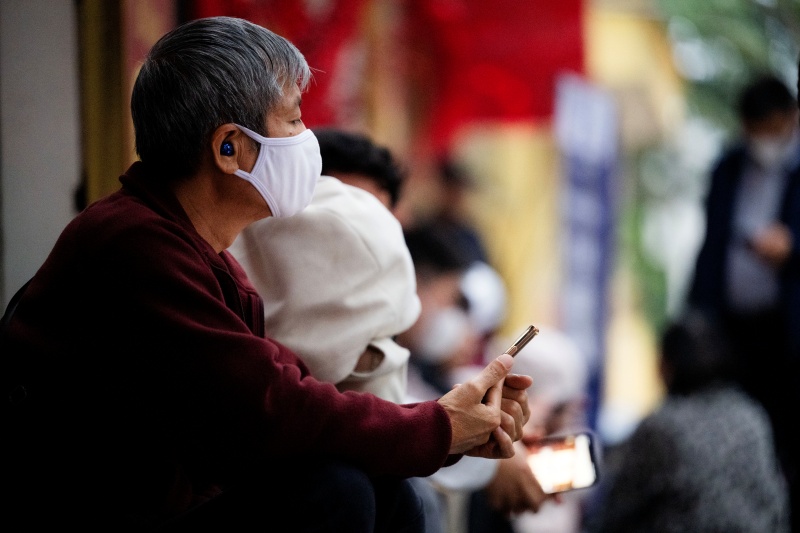 Hà Nội: Giá vàng giảm sốc chỉ sau một đêm, cảnh tượng tại phố Cầu Giấy khiến nhiều người không khỏi bất ngờ- Ảnh 14.