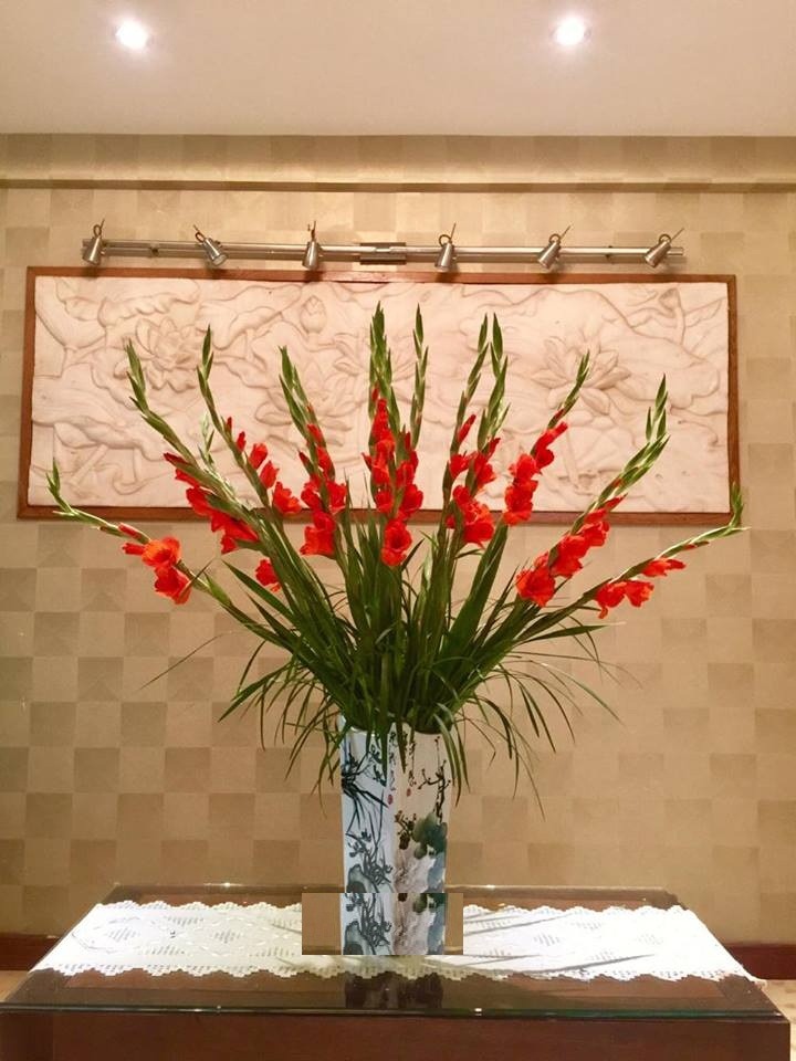 5 loại hoa NÊN trưng bàn thờ Tết: Giữ cát khí, tụ phúc lành, đón lộc đầu năm- Ảnh 2.