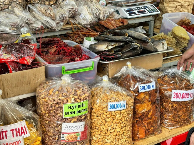 Cận Tết mua đồ khô đừng vội: Ghi nhớ 5 KHÔNG tránh "vàng thau lẫn lộn", vừa tiết kiệm vừa an tâm - Ảnh 4.
